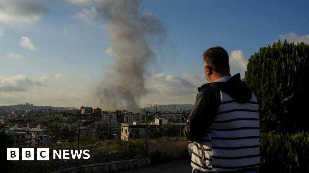 Thirteen killed in Israeli strikes on southern Lebanon, health ministry says 18 Thirteen killed in Israeli strikes on southern Lebanon, health ministry says