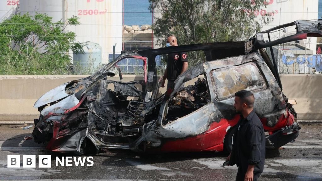Israeli strikes on cars in south Lebanon kill 12, health ministry says 25 Israeli strikes on cars in south Lebanon kill 12, health ministry says