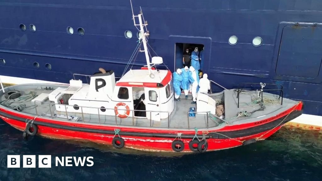 MV Hondius ship: Three passengers now evacuated off Cape Verde 4 MV Hondius ship: Three passengers now evacuated off Cape Verde