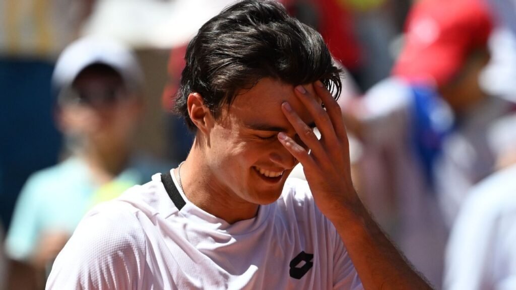 Walton stuns Medvedev in 5 sets at French Open 19 Walton stuns Medvedev in 5 sets at French Open