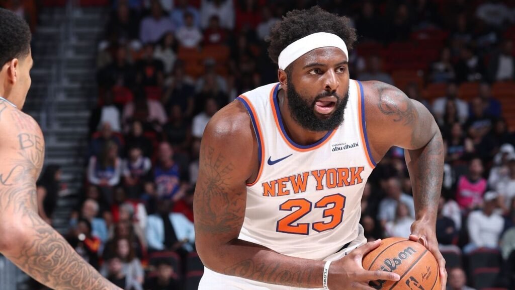 Sources: Mitchell Robinson (pinkie) plans to play in NBA Finals 3 Sources: Mitchell Robinson (pinkie) plans to play in NBA Finals