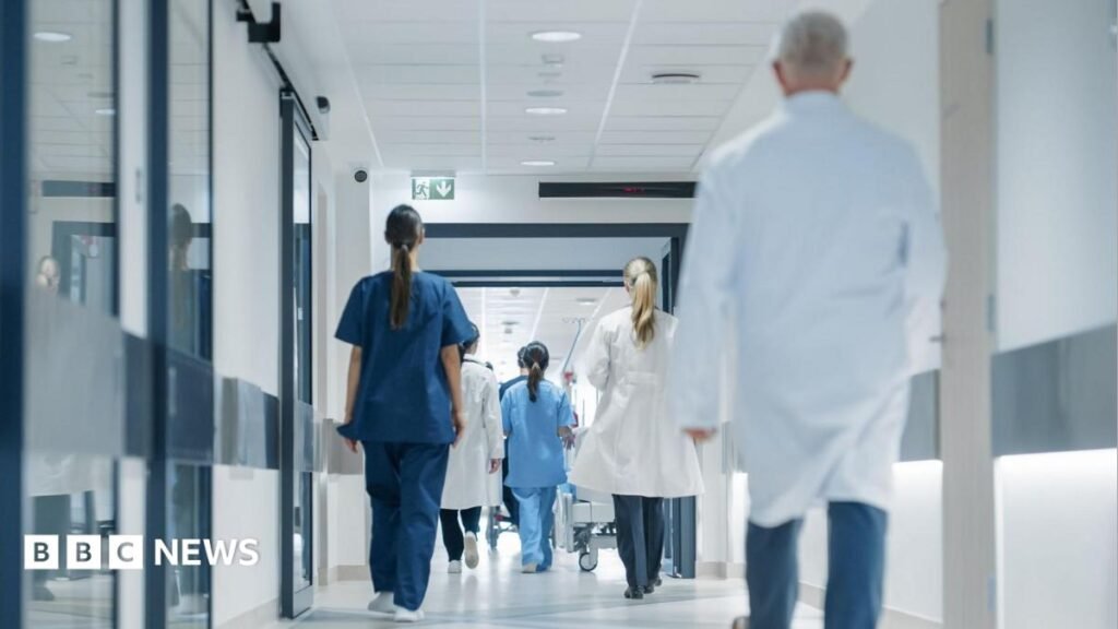 NI health: Consultants and specialist doctors begin strike action 4 NI health: Consultants and specialist doctors begin strike action