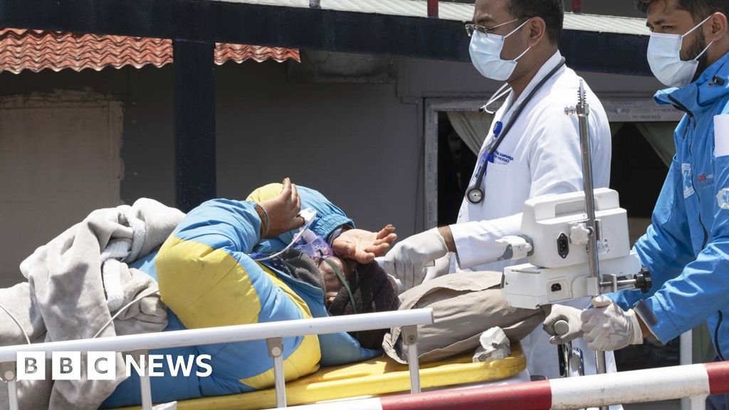 Mount Everest: Sherpa guide found alive after going missing for six days 19 Mount Everest: Sherpa guide found alive after going missing for six days