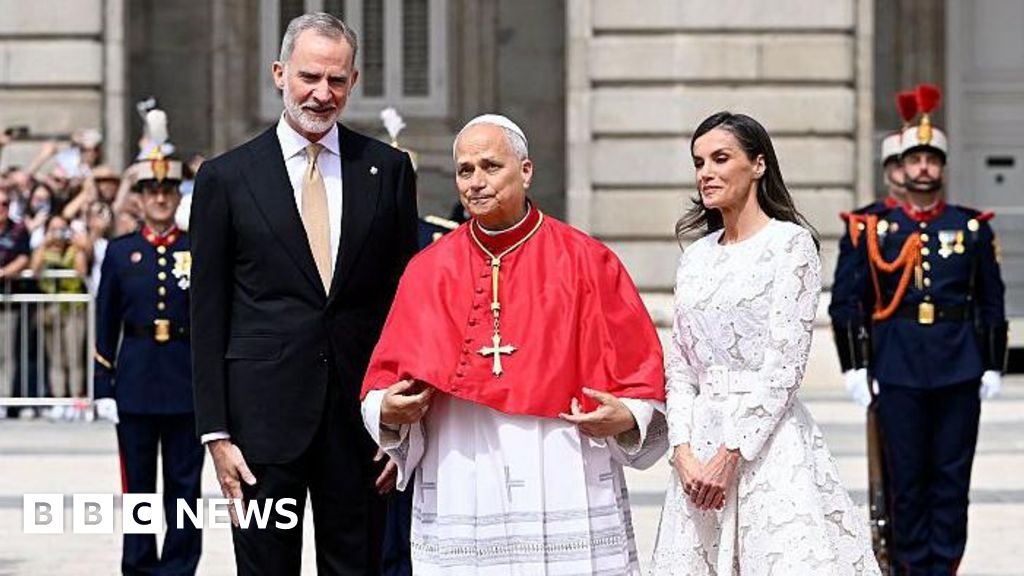 Pope Leo begins Spain visit with praise for government 21 Pope Leo begins Spain visit with praise for government