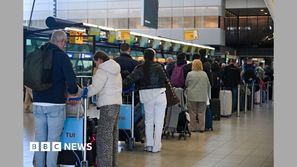 Why are there holiday delay warnings over the EUs new border system? 23 Why are there holiday delay warnings over the EU's new border system?