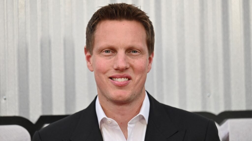 Paramount-Warner Bros. Deal Cleared in Australia 18 Paramount-Warner Bros. Deal Cleared in Australia
