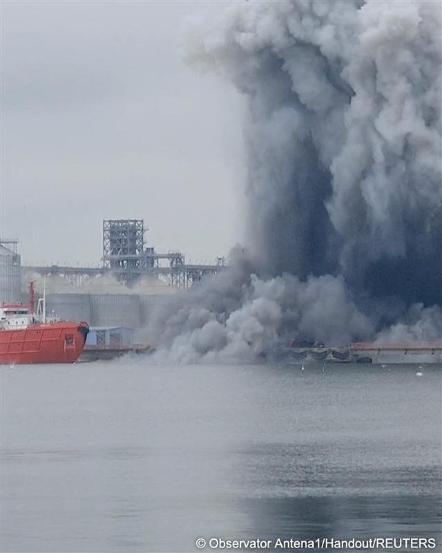 Naval Drone Explodes Near Oil Terminal in Romanian Black Sea Port 4 IMG 20260605 WA1836