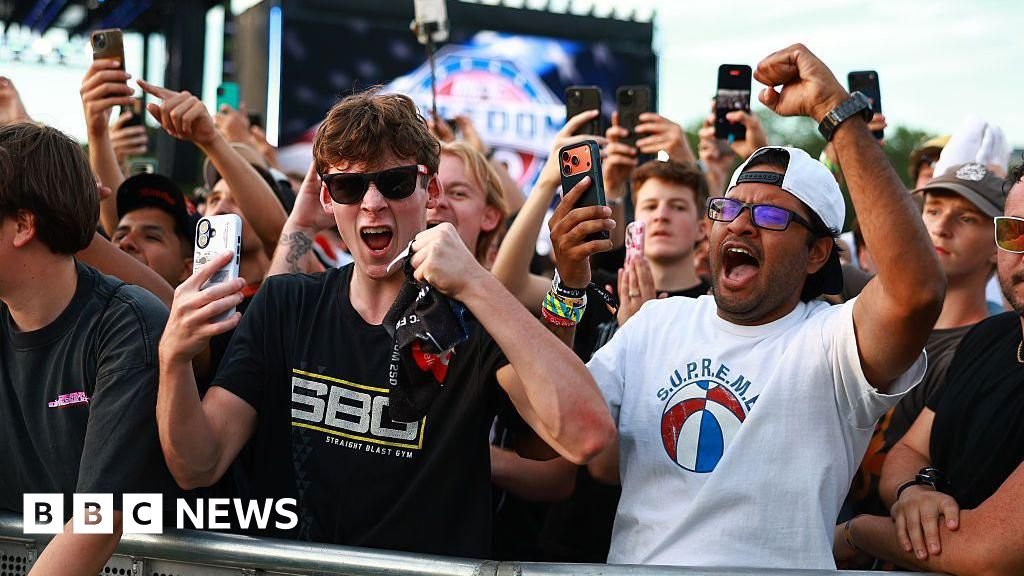 Trump hosts UFC cage fights on White House lawn 3 Trump hosts UFC cage fights on White House lawn