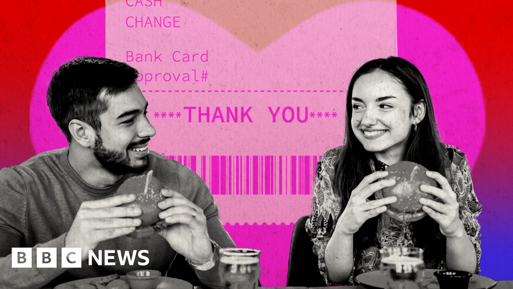 Id be put off if he asked to split it: Who should pay on a first date? 4 'I'd be put off if he asked to split it': Who should pay on a first date?