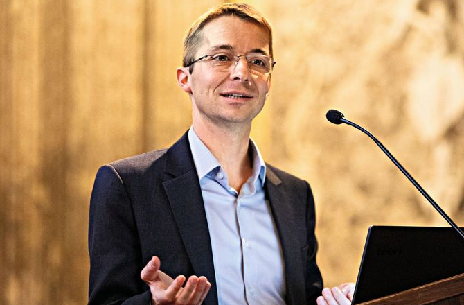 Google Security Director Resigns, Accuses Company of "Losing Moral Compass" 5 google director d