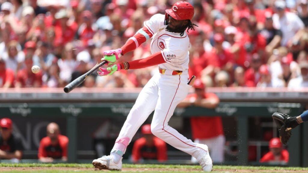Reds' De La Cruz lands on IL with hamstring strain... 26 Reds' De La Cruz lands on IL with hamstring strain...