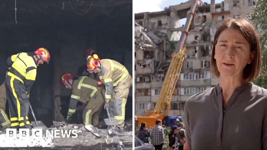 Ukraine: Russian attack leaves gaping hole in Kyiv building 5 Ukraine: Russian attack leaves gaping hole in Kyiv building