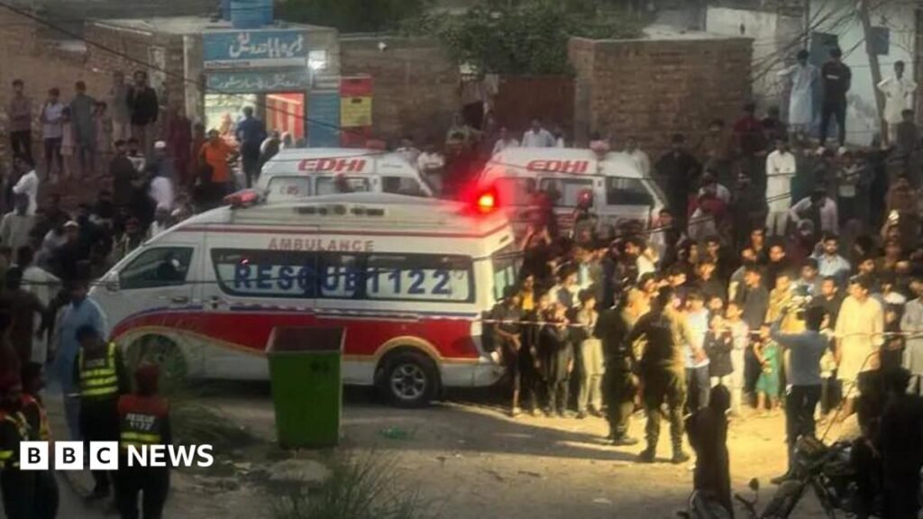 Pakistan: Roof collapse kills 14 children at Lahore tuition centre 20 Pakistan: Roof collapse kills 14 children at Lahore tuition centre