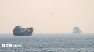 US launches fresh strikes as Iran closes Strait of Hormuz 1 US launches fresh strikes as Iran closes Strait of Hormuz