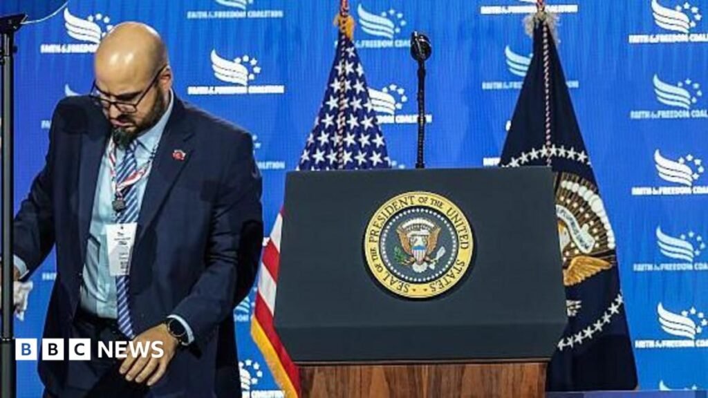 White House teleprompter operator accused of making $100k off Trump speech bets 25 White House teleprompter operator accused of making $100k off Trump speech bets