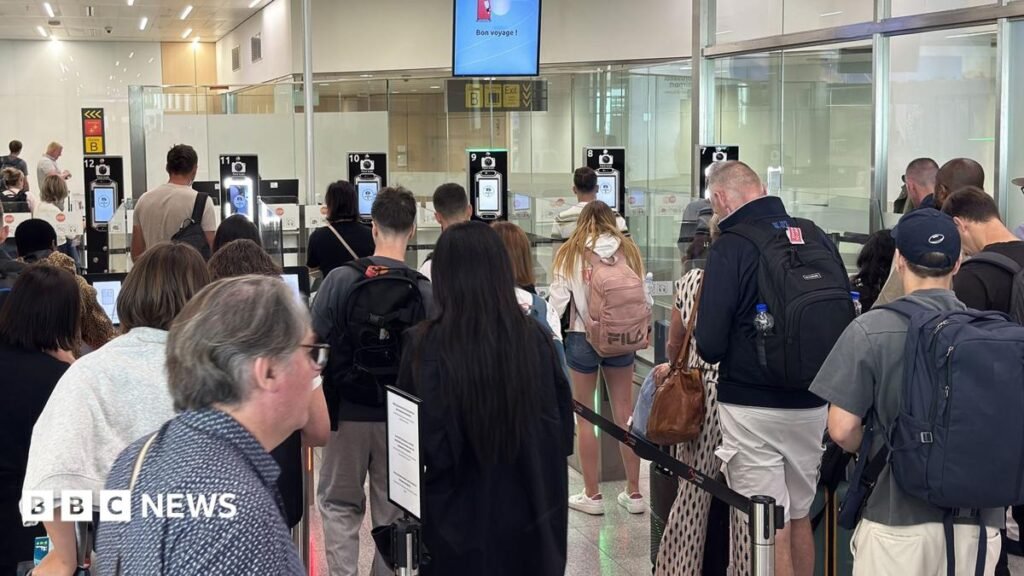 Ryanair warns of nightmare if new EU border checks not delayed 4 Ryanair warns of 'nightmare' if new EU border checks not delayed