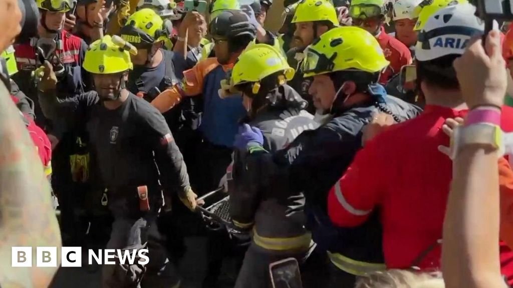 Man rescued from rubble eight days after Venezuela earthquake 18 Man rescued from rubble eight days after Venezuela earthquake