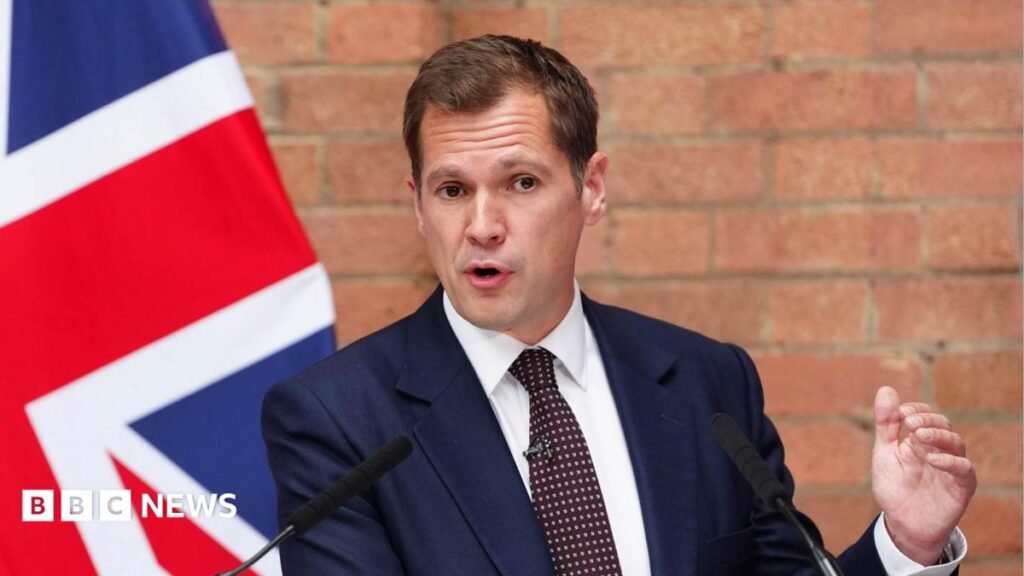 Reform proposes £30 tax rebate for HMRC phone delays 7 Reform proposes £30 tax rebate for HMRC phone delays