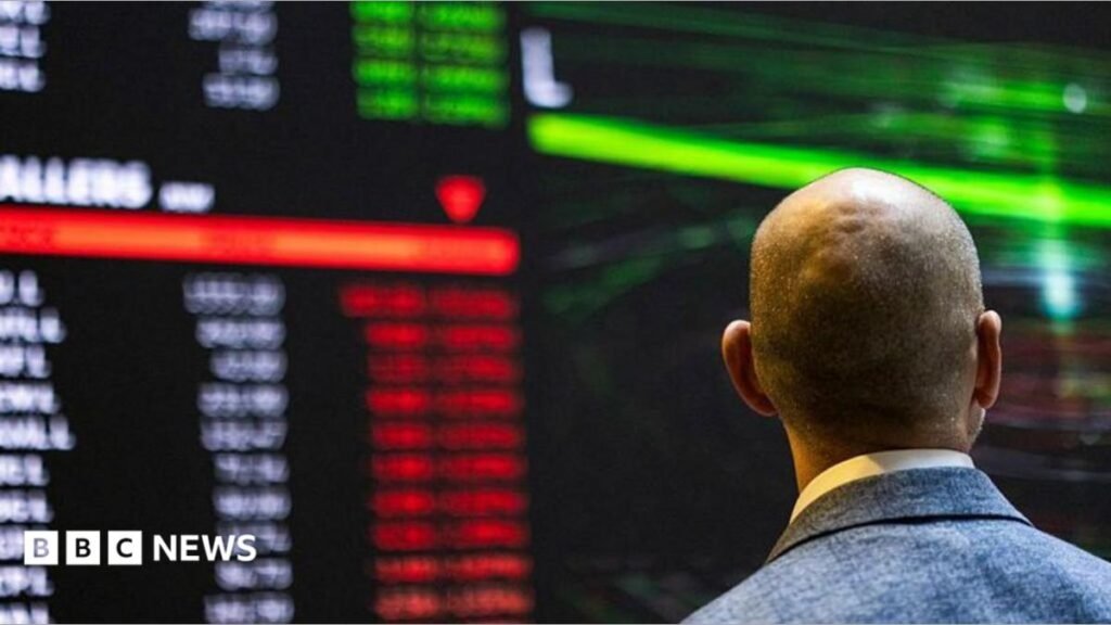 US long-term borrowing costs ease after government steps in 18 US long-term borrowing costs ease after government steps in