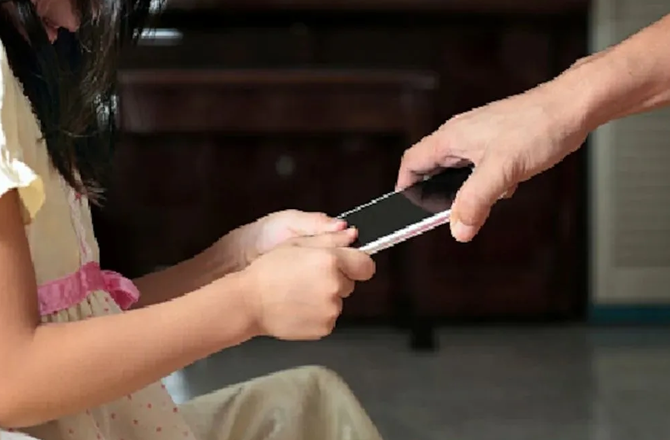 Australia: Modest Decline in Children's Social Media Accounts Under New Age-Ban Law, Three-Month Review Shows 25 Untitled mob d