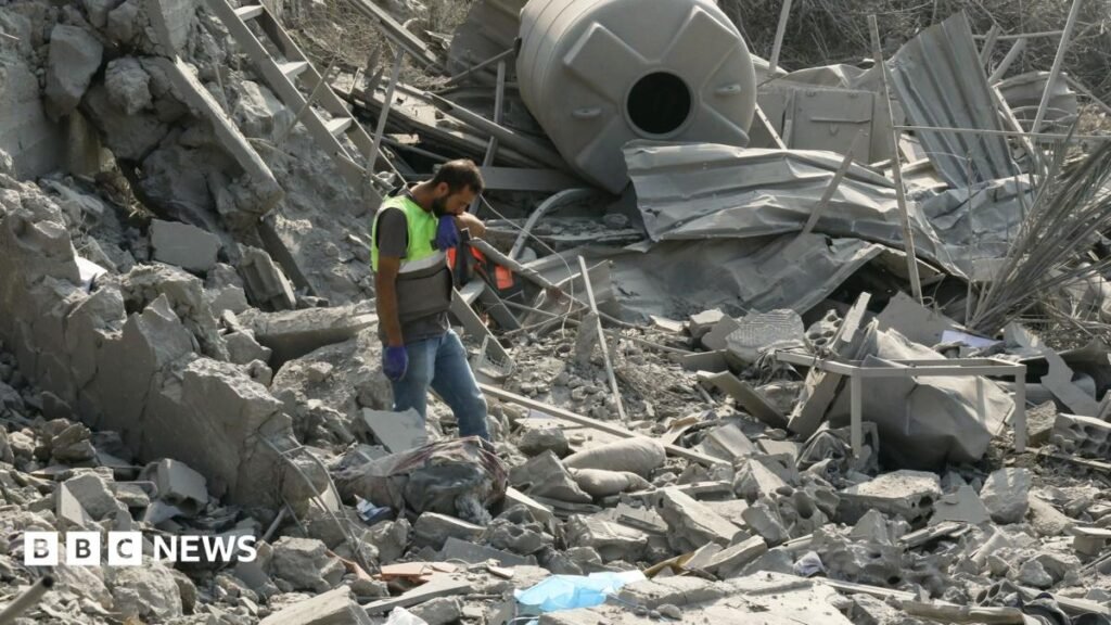 Eleven killed in Israeli strikes on southern Lebanon, authorities say 17 Eleven killed in Israeli strikes on southern Lebanon, authorities say