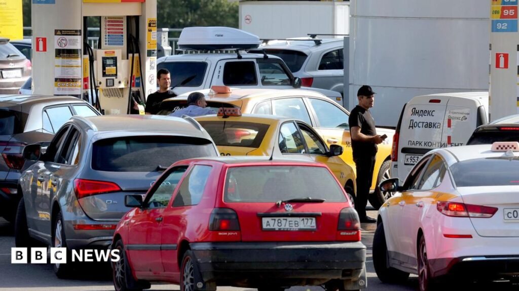Rosenberg: Shortage of petrol but not patriotism as Russians feel growing impact of war 6 Rosenberg: Shortage of petrol but not patriotism as Russians feel growing impact of war