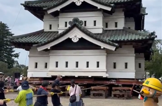 Japan: 1,800 Volunteers Hand-Pull 360-Tonne Historic Hirosaki Castle Turret 6 castle 260826 d