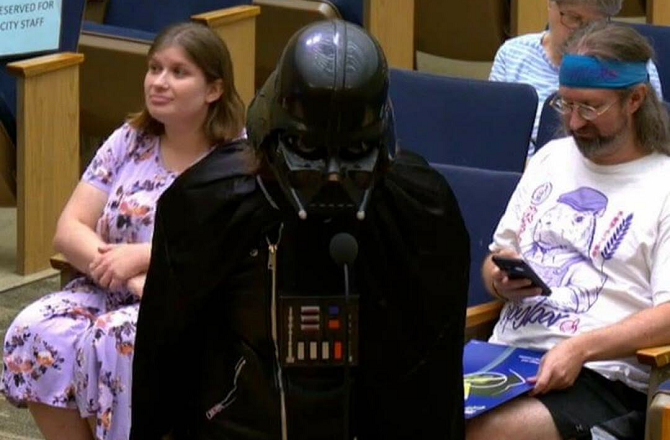 Darth Vader's Satirical Speech Steals the Show at San Diego Meeting on Flock Cameras 6 maskman 2209 d