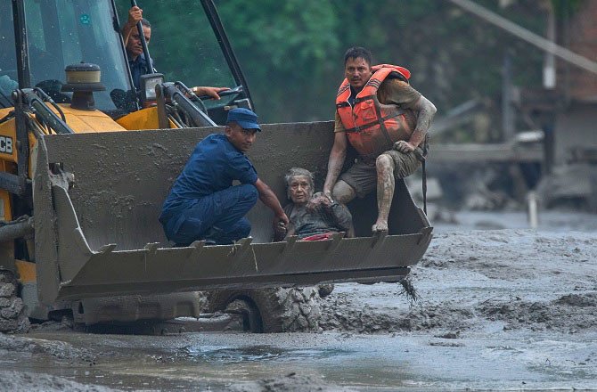 162 Dead, About 1,500 Missing in Nepal-Tibet Border Floods 22 nepal flood 2 d