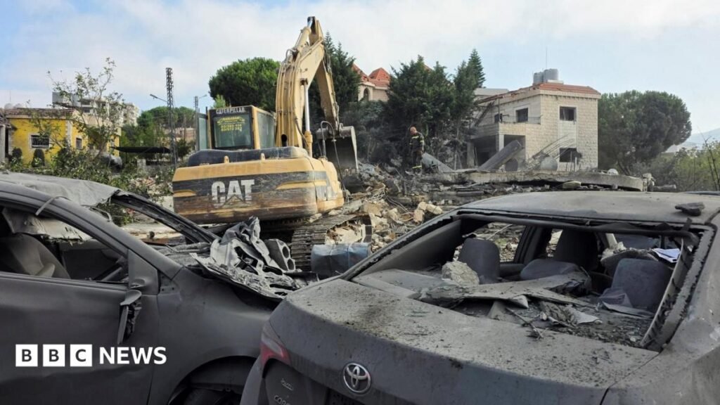 Israeli strikes in southern Lebanese village kill 12 22 Israeli strikes in southern Lebanese village kill 12