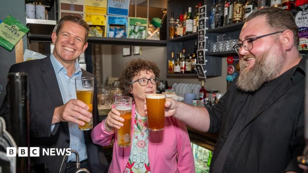 Pubs, hotels and gyms in Wales to get 30% business rates cut 34 Pubs, hotels and gyms in Wales to get 30% business rates cut