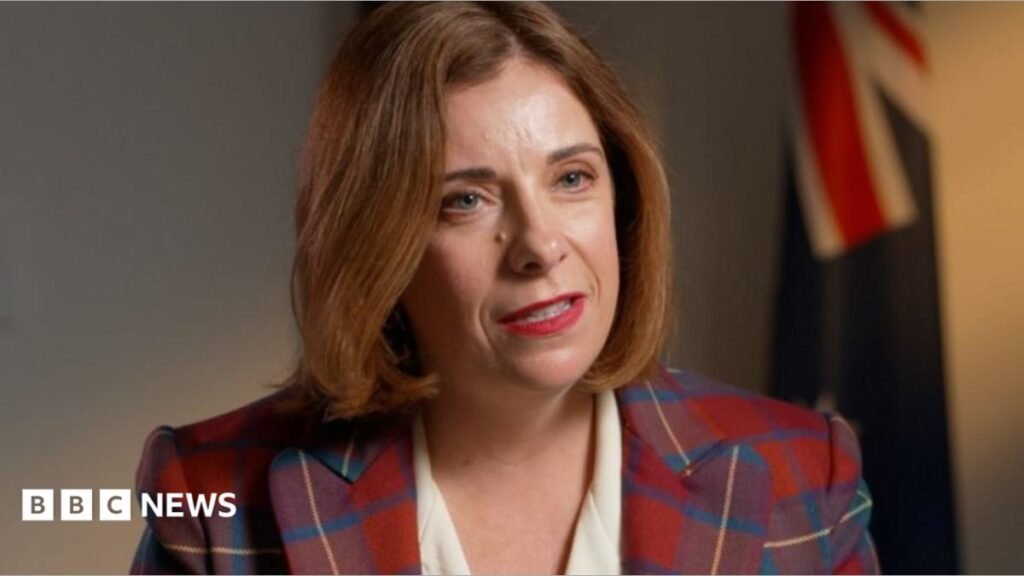 Australians will be able to switch off social media algorithms under planned legislation 33 Australians will be able to switch off social media algorithms under planned legislation