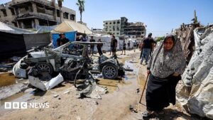 Israel says senior Hamas member seized as strikes kill three during Gaza raid 1 Israel says senior Hamas member seized as strikes kill three during Gaza raid