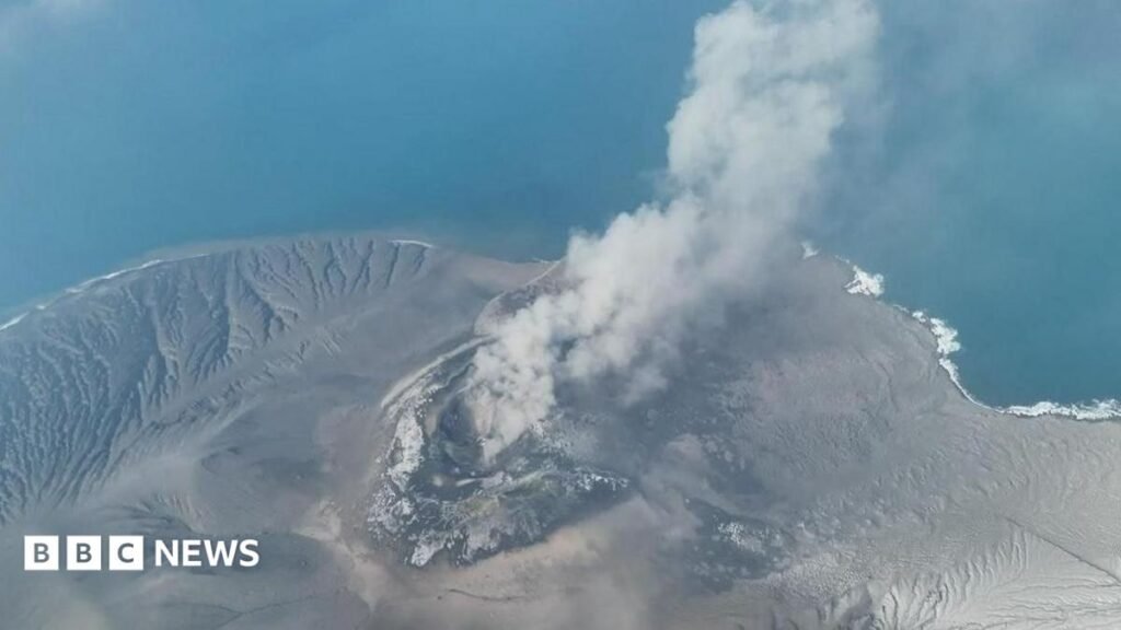 Anak Krakatau: Volcano eruption triggers flight suspensions at Indonesias main airport 3 Anak Krakatau: Volcano eruption triggers flight suspensions at Indonesia's main airport