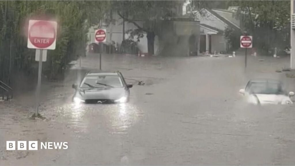Watch: Flash flooding interrupts half-marathon, submerges cars 14 Watch: Flash flooding interrupts half-marathon, submerges cars