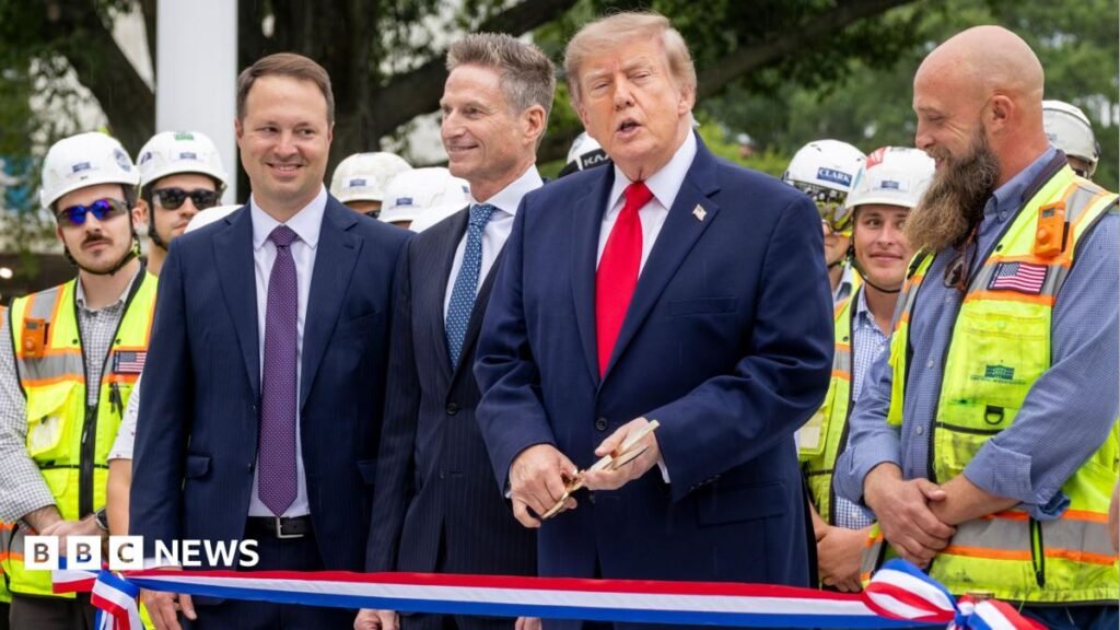 Major US outlets boycott shared Trump coverage in protest at media ban 27 Major US outlets boycott shared Trump coverage in protest at media ban