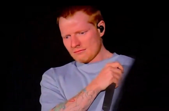 Ed Sheeran Tears Up on Stage at First Concert Since Macklemore Row; Fans Rally Behind Him 30 ed 200926 d