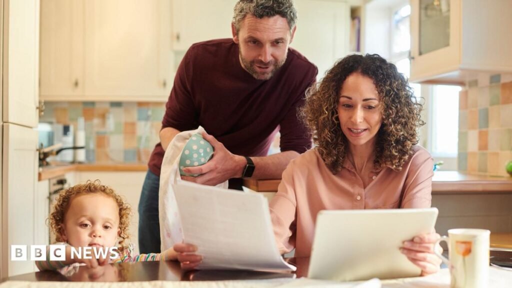 Almost half of households do not see benefits of economic growth, report says 19 Almost half of households do not see benefits of economic growth, report says