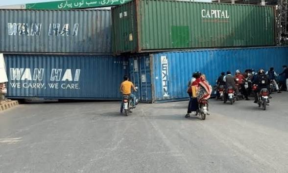 Islamabad Tightens Security Amid PTI, Jamaat-e-Islami and Farmers' Protest Calls 20 images 11