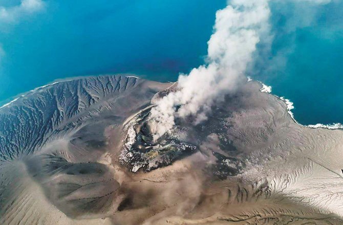 Indonesia: Volcanic Ash Disrupts 5 Airports, Operations Suspended, Hundreds of Flights Cancelled 23 indonesia mountain volcano d