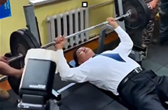 Mongolia's 58-Year-Old President Bench Presses 100kg, Goes Viral 4 mong d