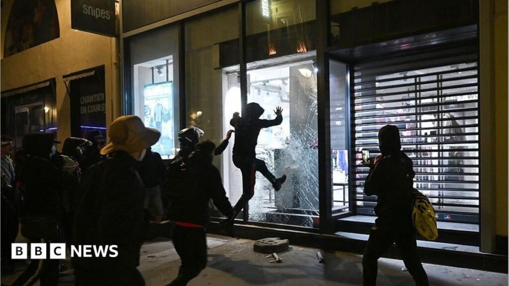 Vinted blocks French looters listing stolen goods for sale 3 Vinted blocks French looters listing stolen goods for sale