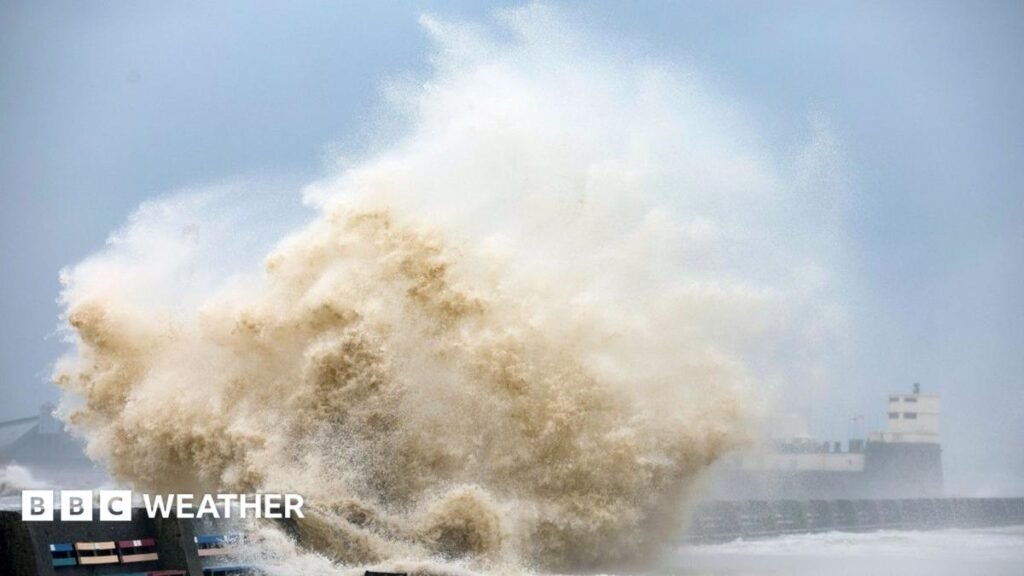 UK weather: Amber warning issued by Met Office ahead of Storm Austen 15 UK weather: Amber warning issued by Met Office ahead of Storm Austen
