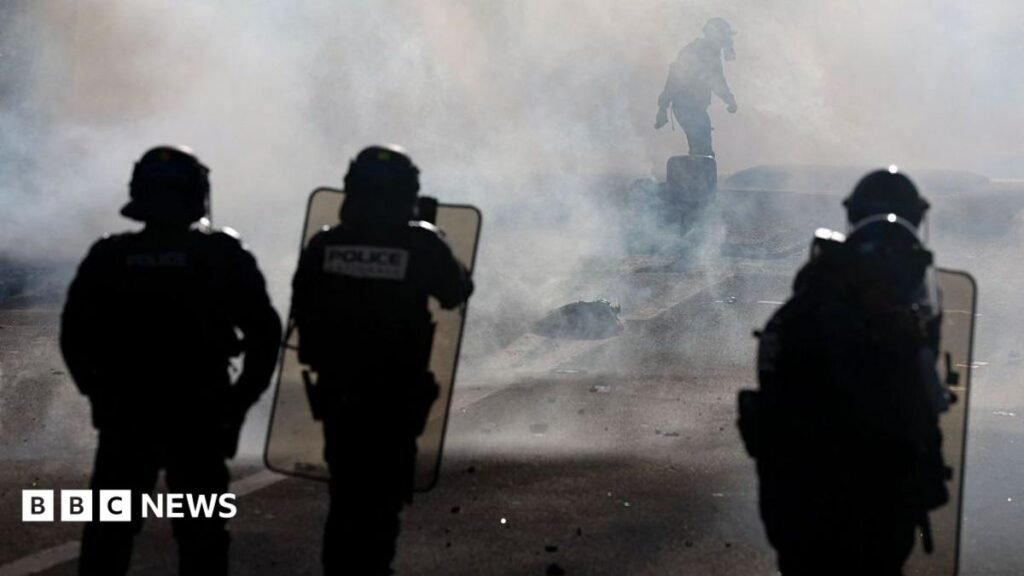 Teenagers hand blown off during confrontation between France school protesters and riot police 19 Teenager's hand blown off during confrontation between France school protesters and riot police