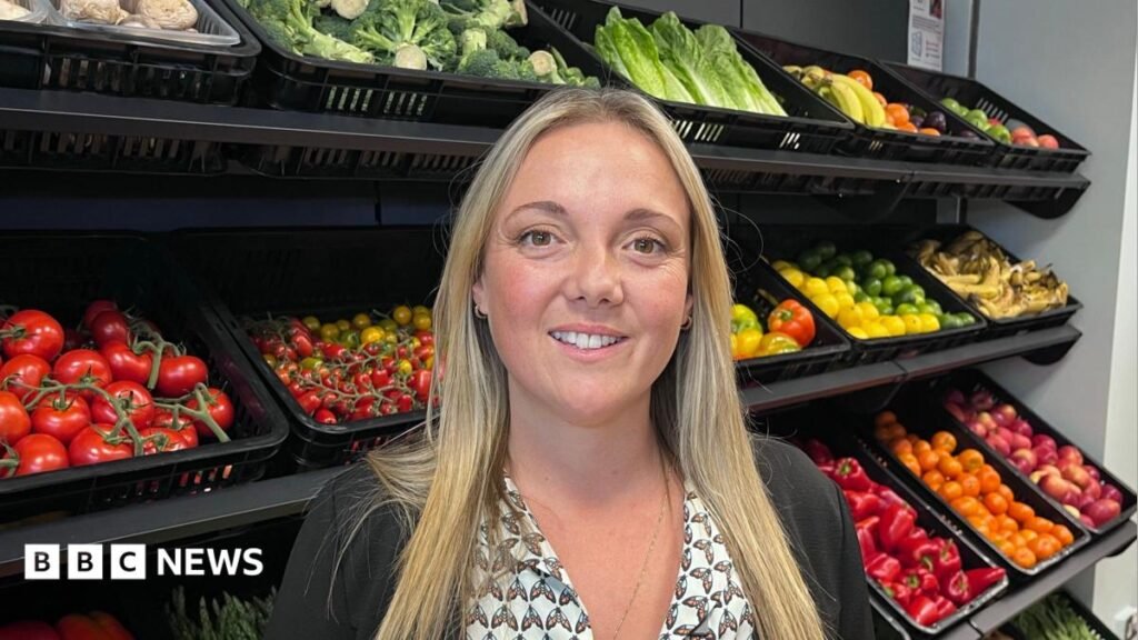 Community supermarket opens in Chatham shopping centre 28 Community supermarket opens in Chatham shopping centre