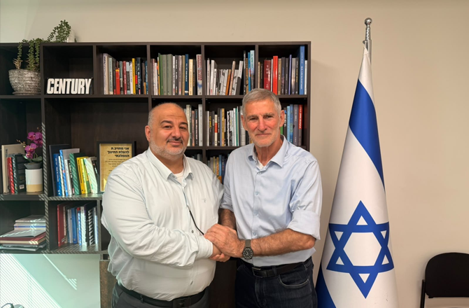 Israel: Opposition Leader Yair Golan Meets Mansour Abbas to Push for New Government 3 abbas 301026 d