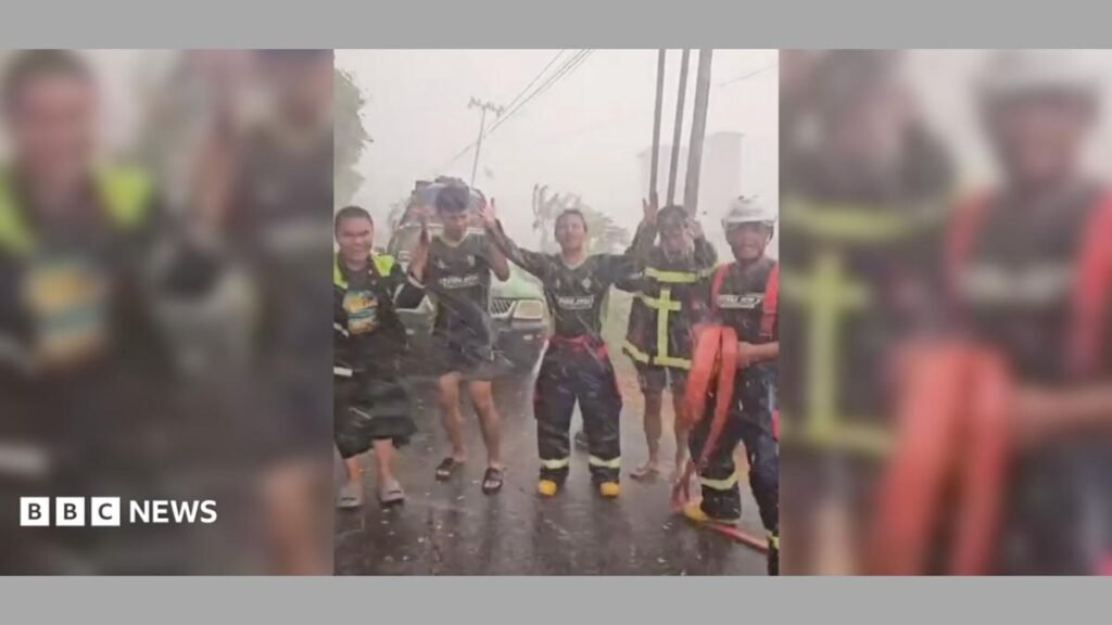 Firefighters celebrate rain during Indonesia wildfires 13 Firefighters celebrate rain during Indonesia wildfires