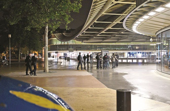 France imposes night curfews in Paris and other cities after violent protests 17 paris 1 d