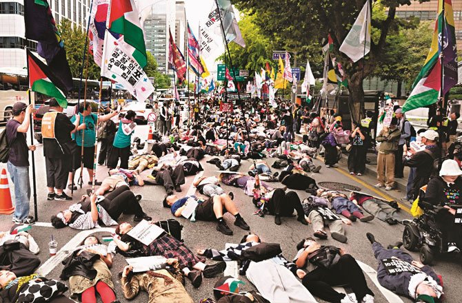 Protests held across the world in solidarity with Palestinians, from Cape Town to London 26 protest for gaza d 1