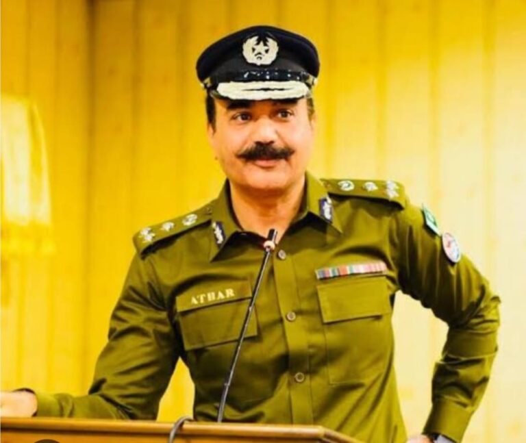 پاکستان کا پہلا انٹرنیشنل ڈرائیونگ لائسنس کیاسک علامہ اقبال انٹرنیشل ائیر پورٹ لاھور پر قائم کر دیا گیا۔
